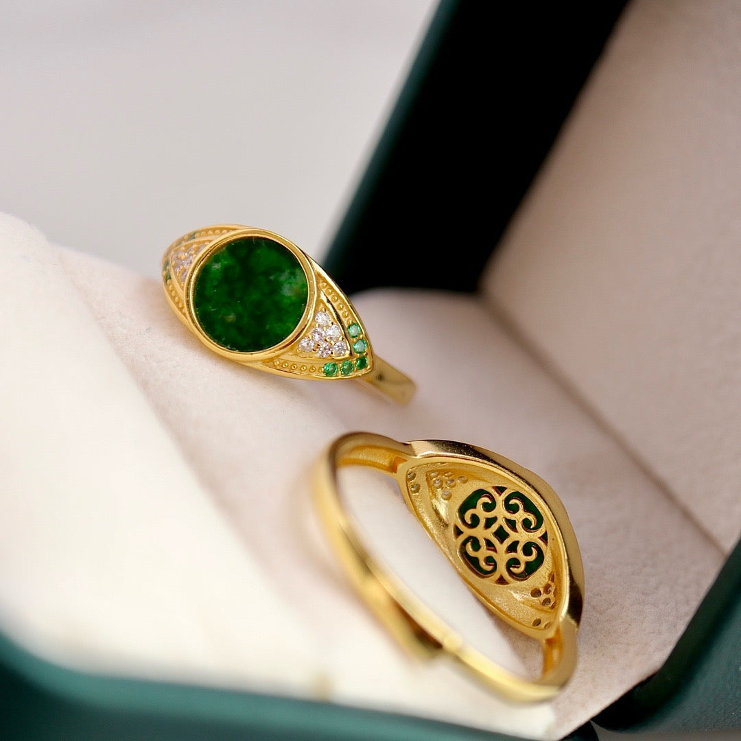 Classic stylist natural Chrysoprasus Ring with nature green and textures