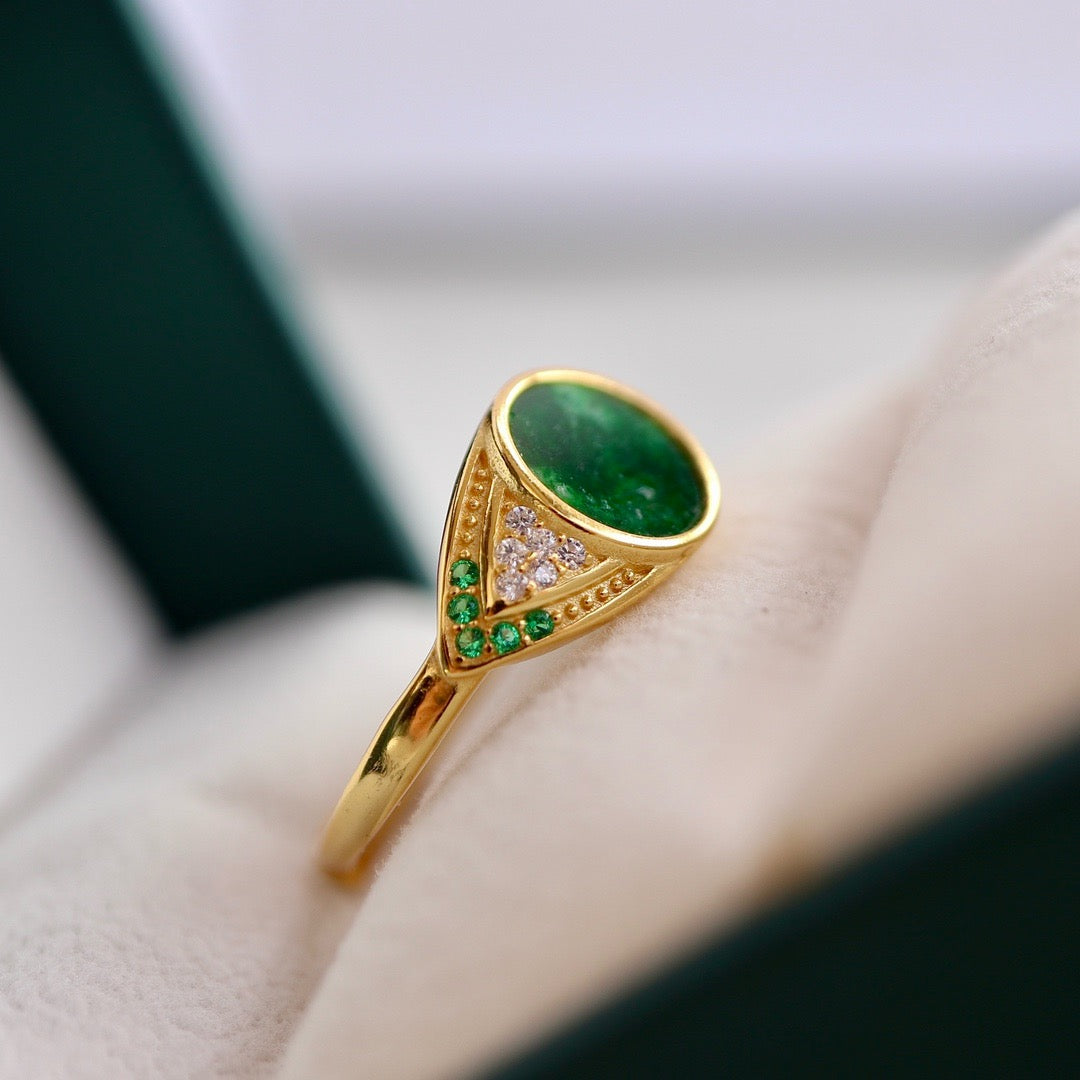 Classic stylist natural Chrysoprasus Ring with nature green and textures