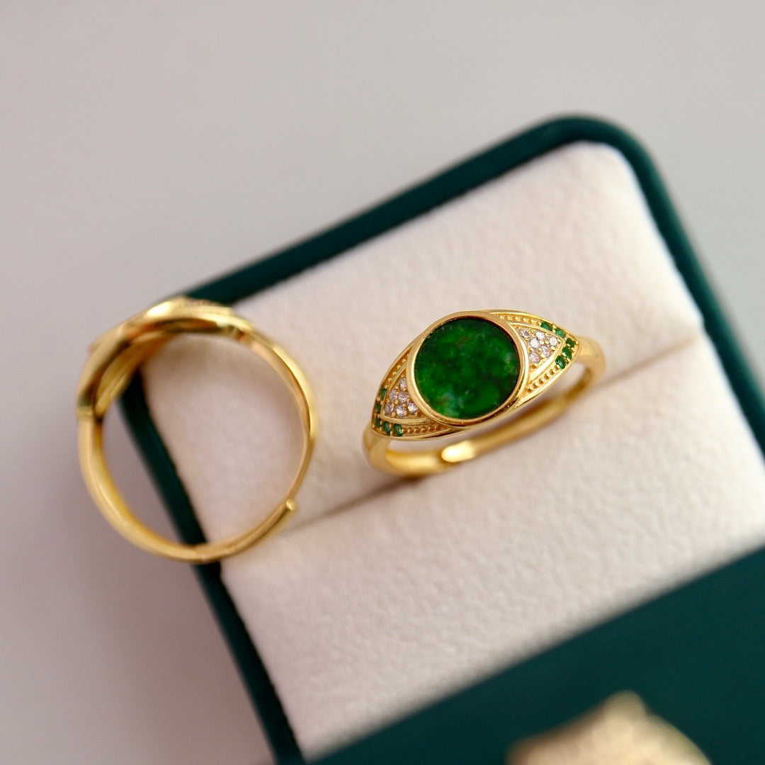 Classic stylist natural Chrysoprasus Ring with nature green and textures