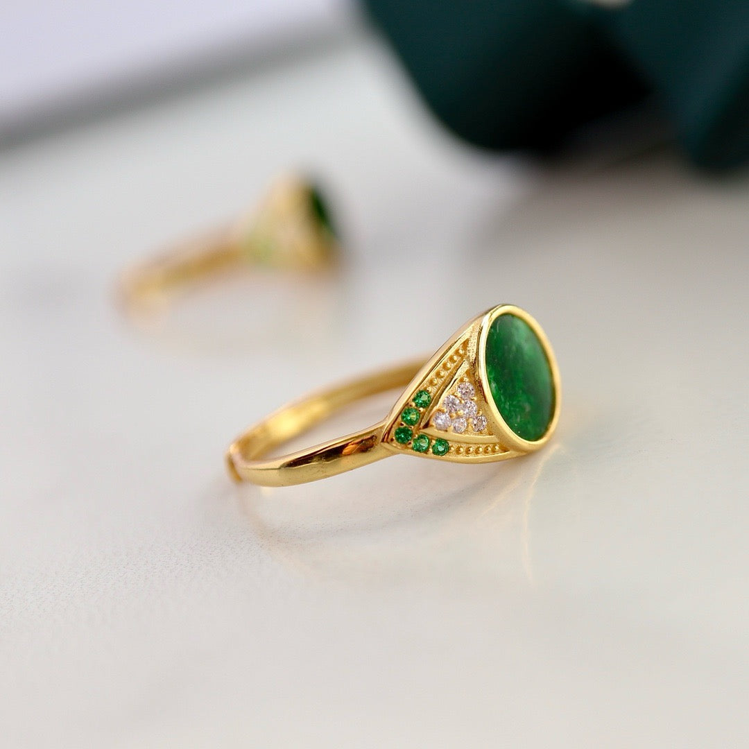 Classic stylist natural Chrysoprasus Ring with nature green and textures