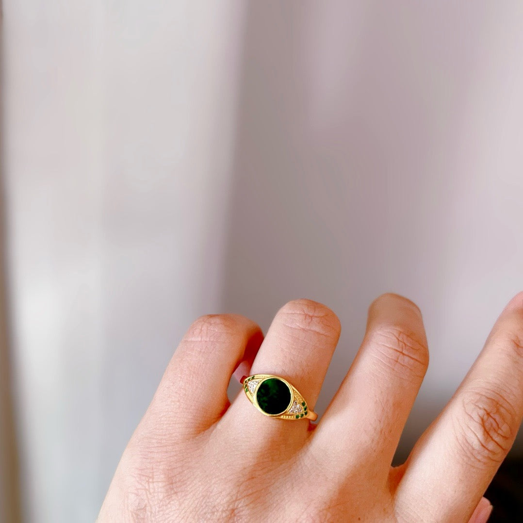 Classic stylist natural Chrysoprasus Ring with nature green and textures